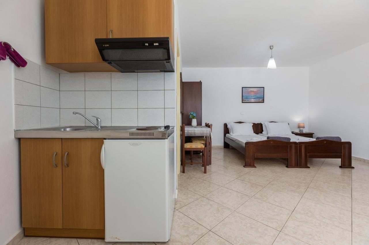 Alicia Studios Farsa Екстер'єр фото